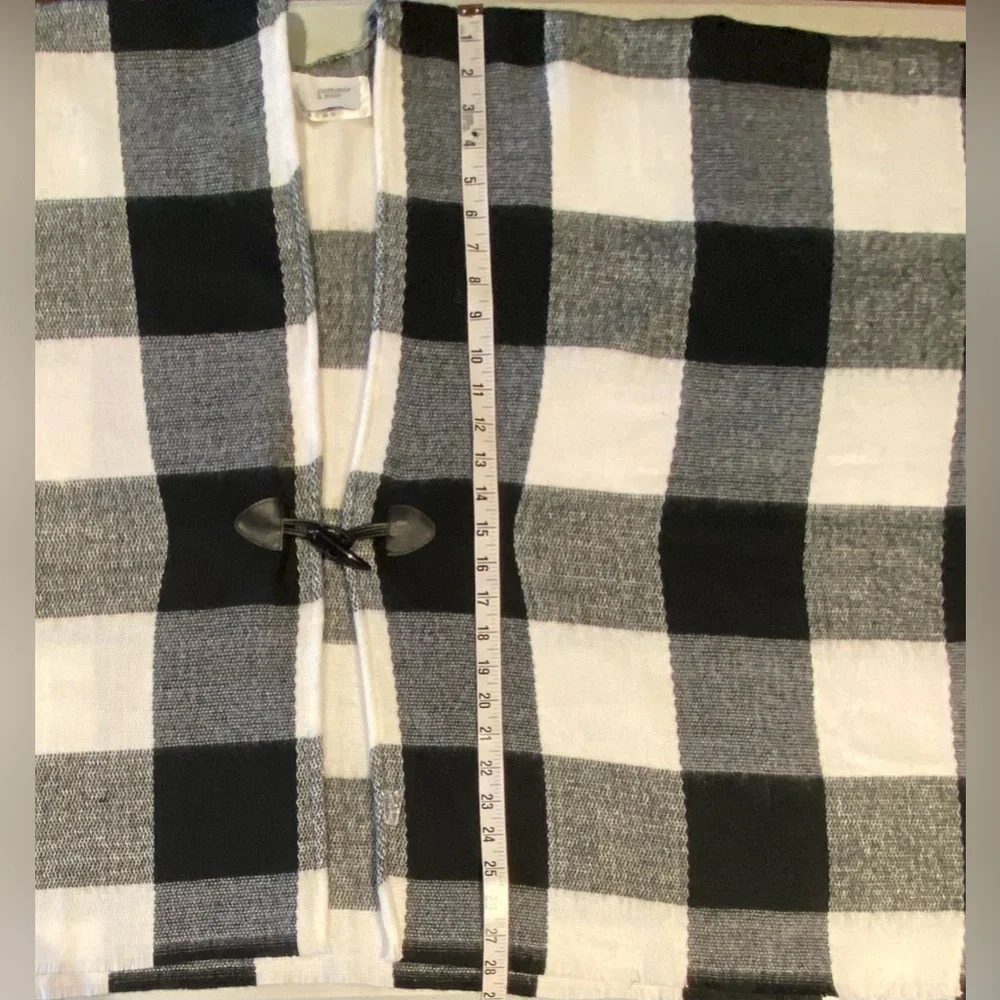Summer & Rose Black and White Buffalo Check Toggle-Close Poncho
